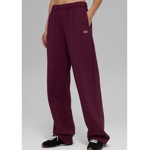 Alo Accolade Straight Leg Sweatpant NWT Burgundy
